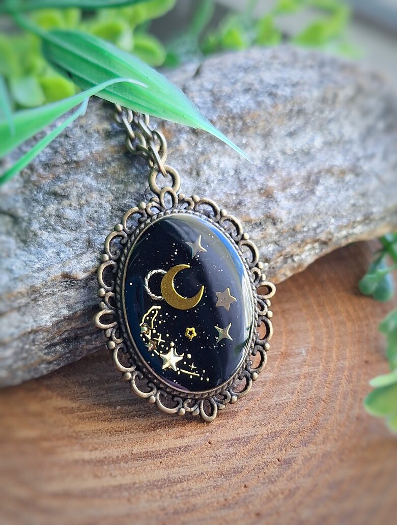 Magiczny medalion księżycowej wróżki