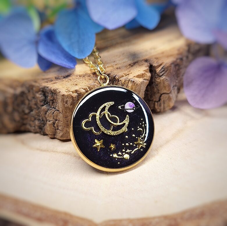 Wisiorek z żywicy - Księżycowe Szepty - złota stal szlachetna 