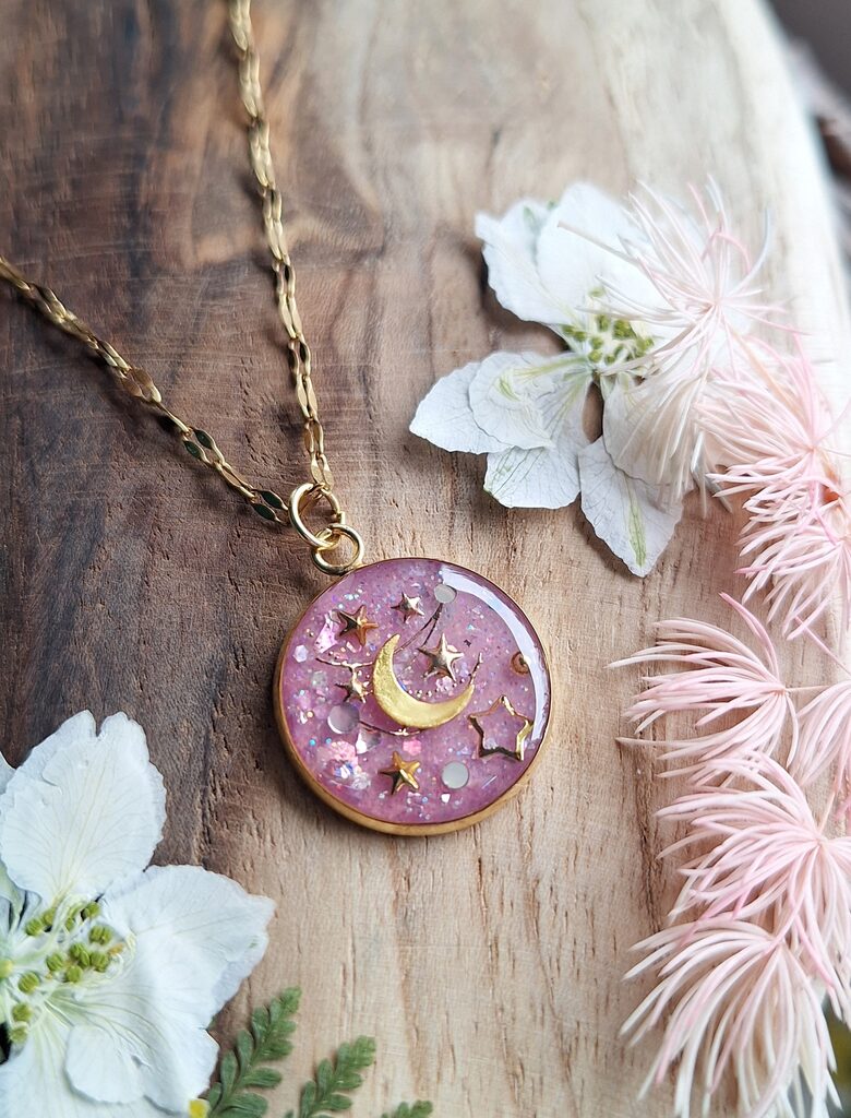 Naszyjnik "Różowa Pełnia Marzeń" - biżuteria z żywicy