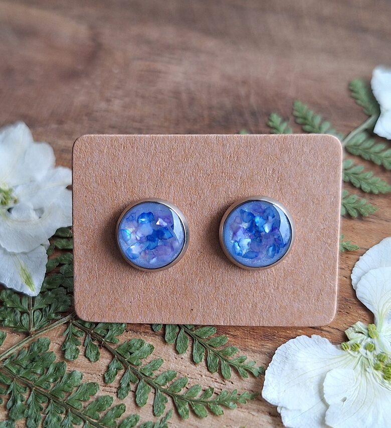 Niebieskie Kolczyki Sztyfty z Masą Perłową - Rękodzieło z żywicy - Stal Szlachetna