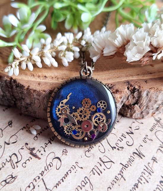 Wisior z żywicy - steampunk - zatrzymaj czas